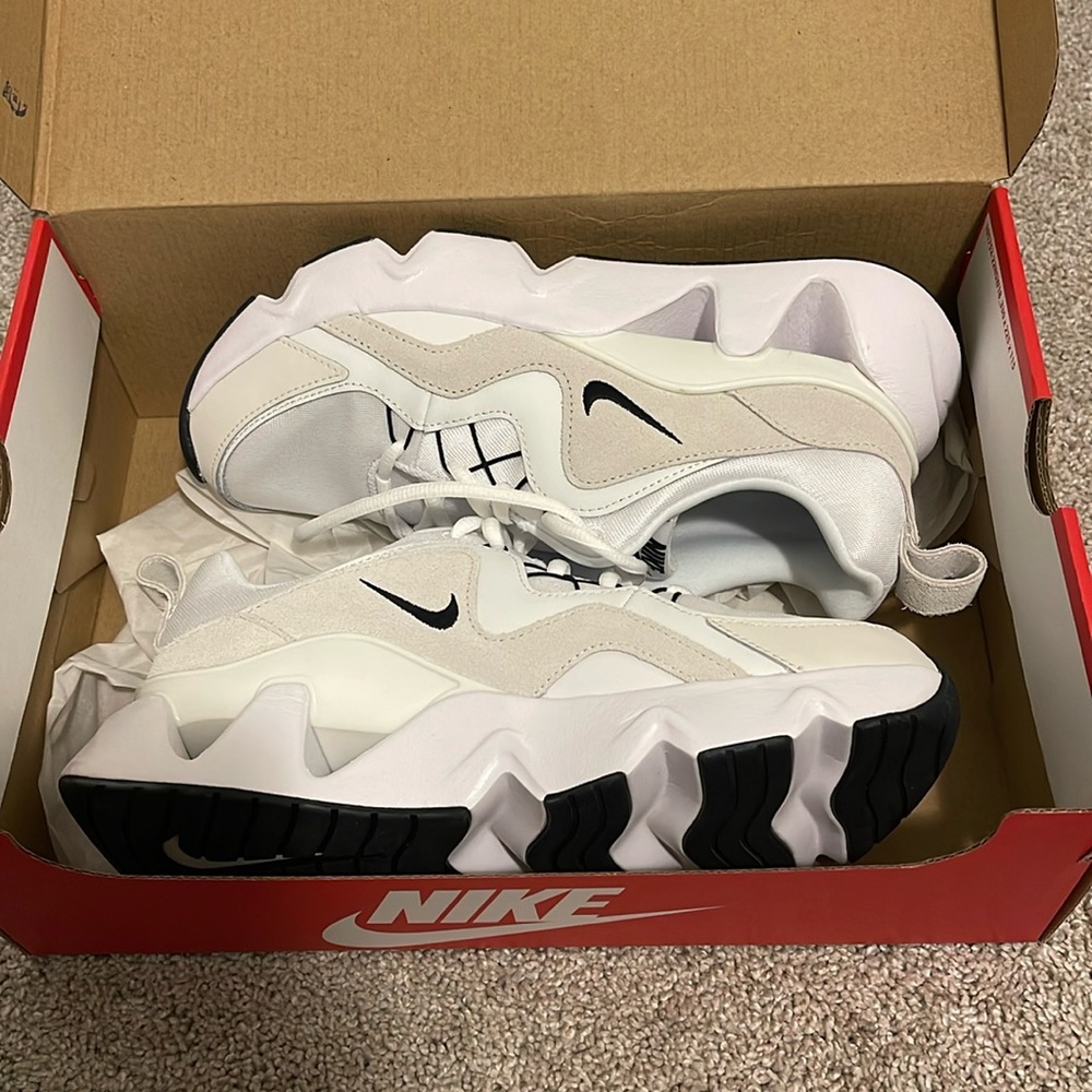Nike RYZ summit white 8.5